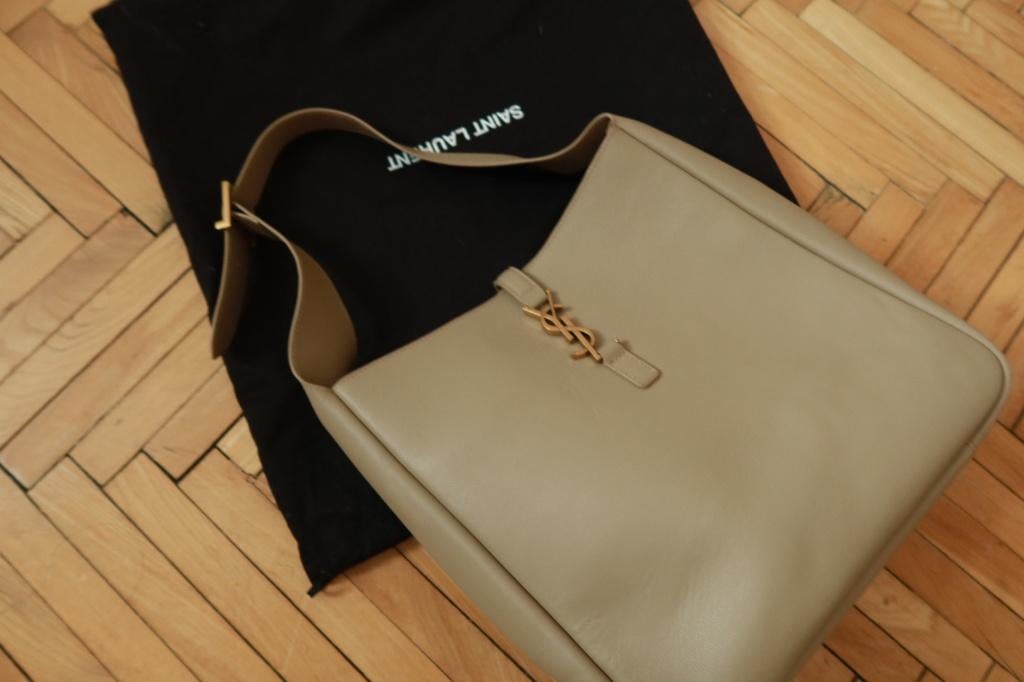 tas  ysl hobo le5a7, Sieraden, Tassen en Uiterlijk, Tassen | Damestassen, Ophalen of Verzenden, Zo goed als nieuw, Beige, Schoudertasje
