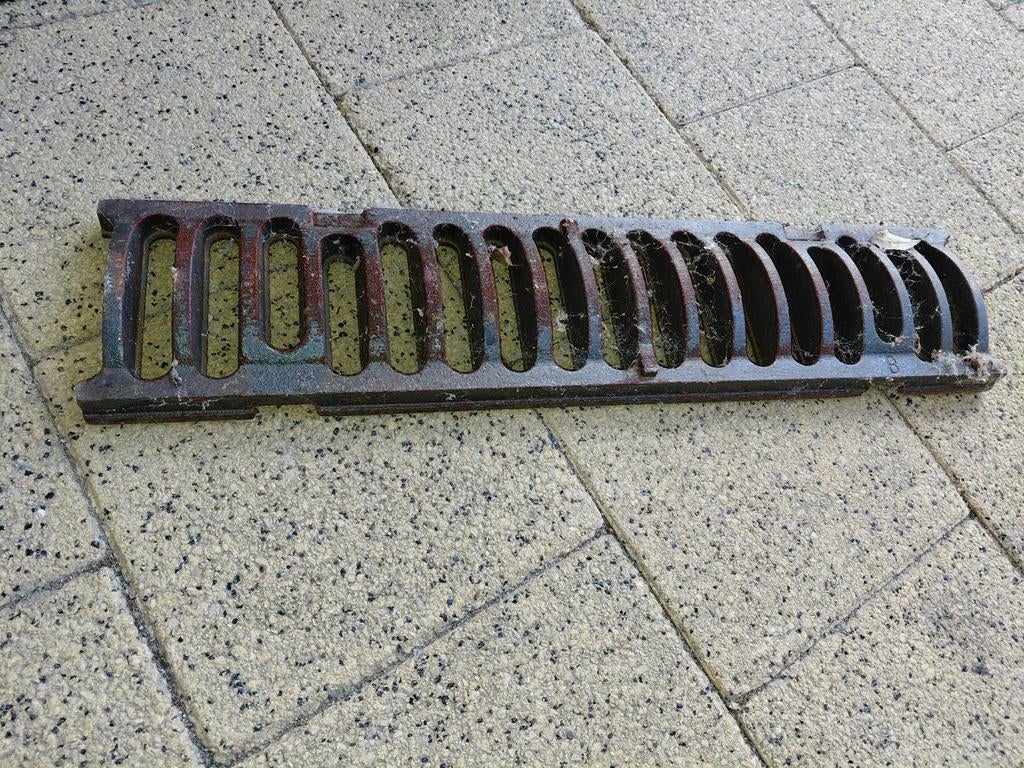 Gietijzeren rooster voor afvoer of goot, Ophalen, Gebruikt