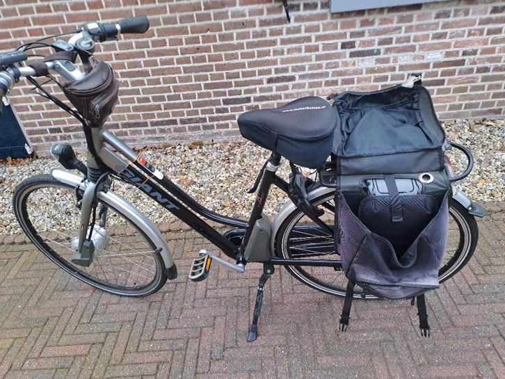 Elec dames fiets, Fietsen en Brommers, Elektrische fietsen, Gebruikt, Giant, 30 tot 50 km per accu, Ophalen