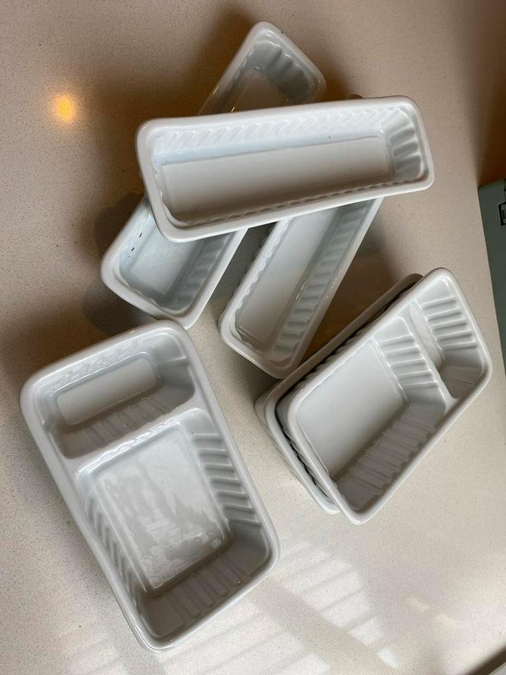 Porseleinen frietbakjes en frikandellenbakjes, Huis en Inrichting, Keuken | Servies, Zo goed als nieuw, Overige typen, Effen, Porselein