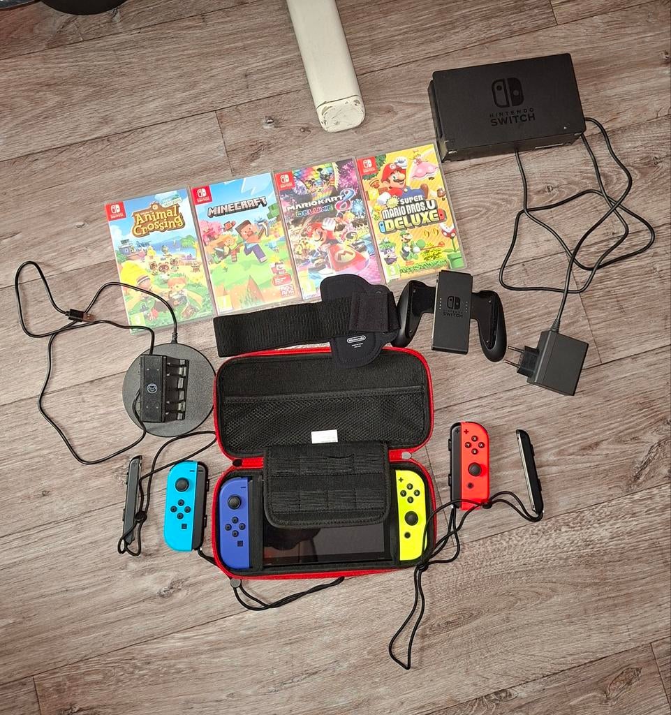 Nintendo Switch met 4 joy cons en 4 spellen, Spelcomputers en Games, Spelcomputers | Nintendo Switch, Ophalen, Zo goed als nieuw