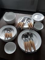 Compleet servies en bestek, Ophalen of Verzenden, Zo goed als nieuw, Bord(en), Effen