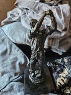 Bronzen beeldje van golfspeler op marmeren sokkel, Ophalen of Verzenden