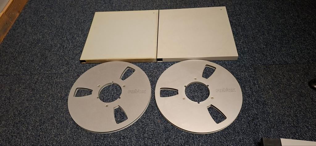 2 x Revox Aluminium 26 cm spoelen + Revox opbergdozen, Audio, Tv en Foto, Bandrecorders, Ophalen of Verzenden