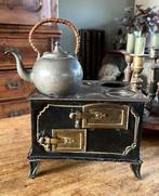 Antiek fornuis plus chocolade ketel voor pop of verzameling, Antiek en Kunst, Ophalen of Verzenden