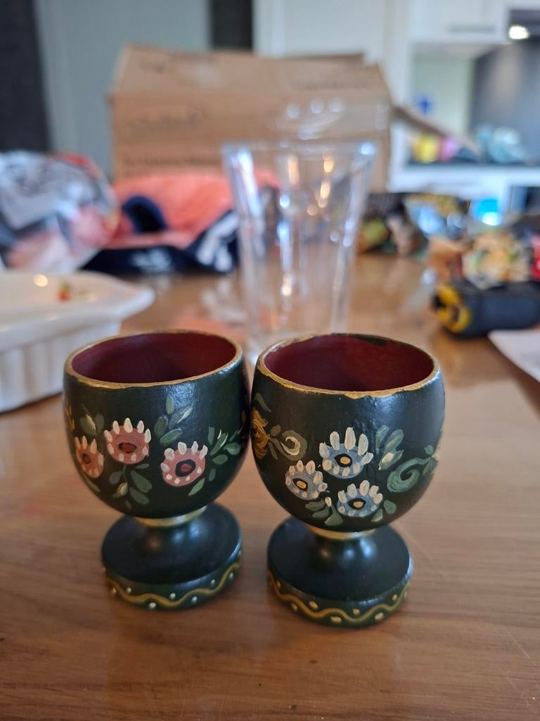 2x vintage houten eierdopjes handgeschilderd bloemen, Ophalen of Verzenden, Gebruikt