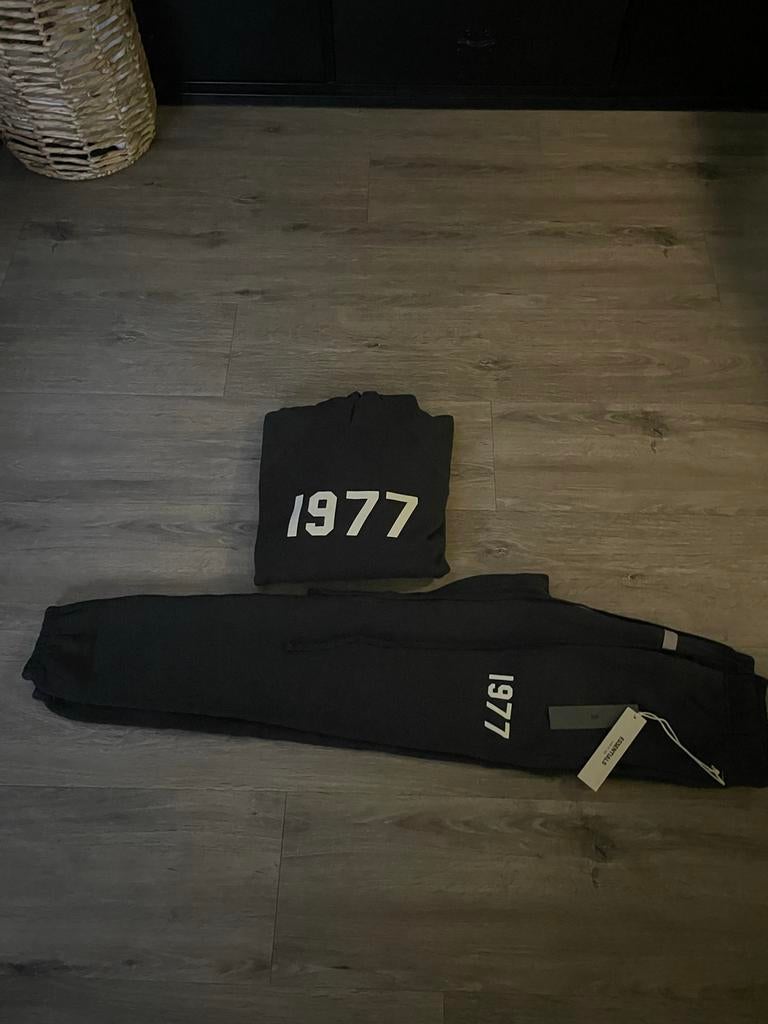 Essentials 1977 trainingspak, Kleding | Heren, Zwart, Nieuw, Overige maten, Ophalen of Verzenden