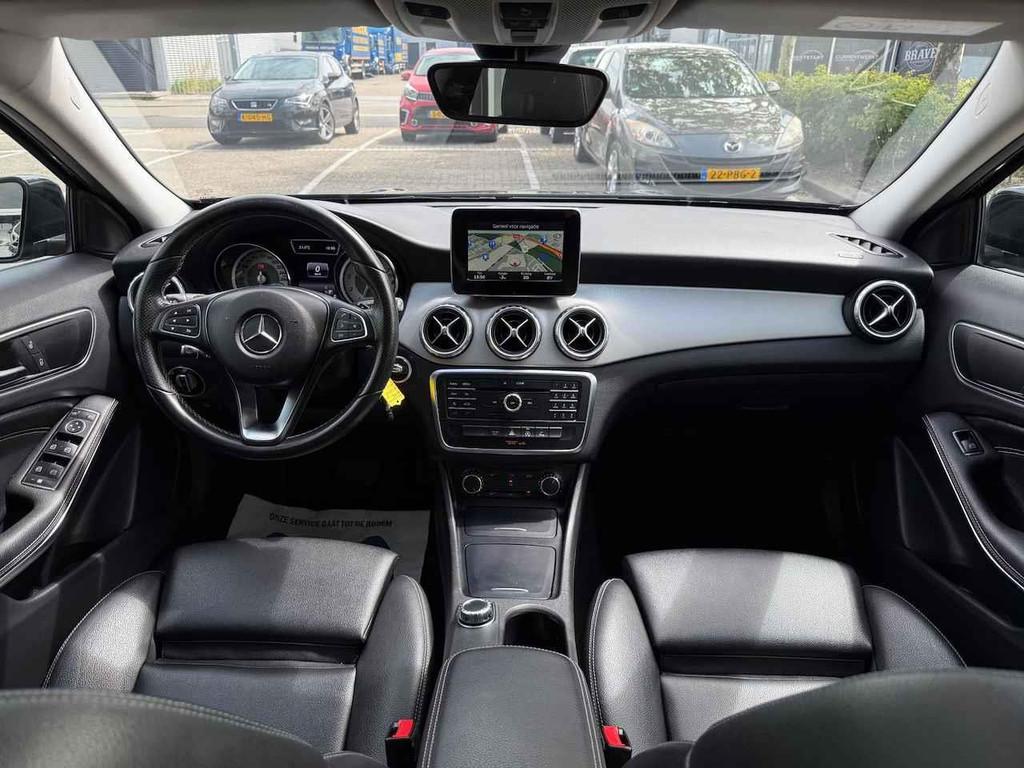 Mercedes-Benz GLA-klasse 180 AMG LED/LMV18/CAM/LEER/NAV/PANO, Auto's, Mercedes-Benz, 12 maanden, Gebruikt, 1335 kg, SUV of Terreinwagen