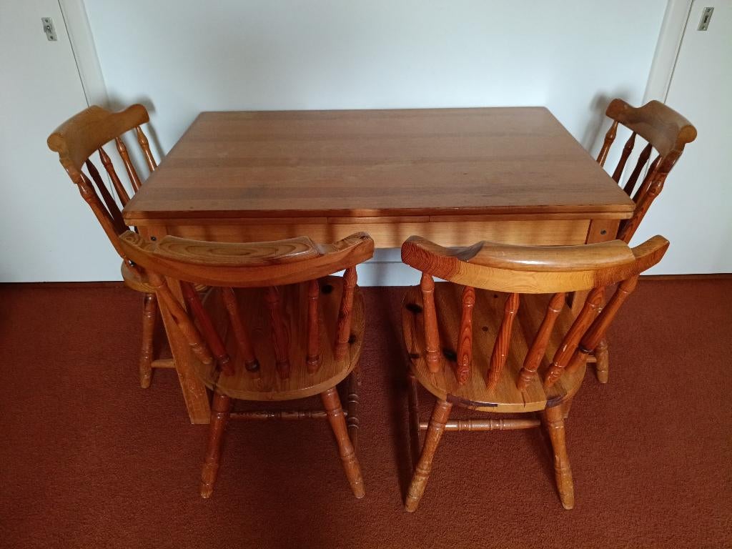 Gelakt grenen eethoek (uitschuifbaar) met 4 stoelen, Huis en Inrichting, Stoelen, Ophalen, Gebruikt, Bruin, Vier