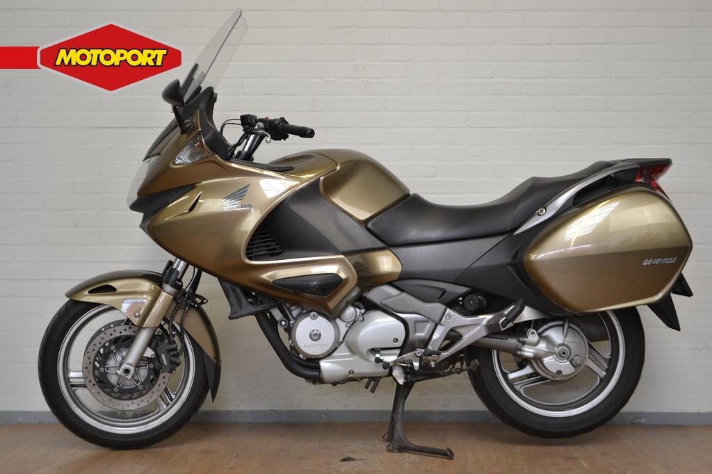 Honda NT 700 V Deauville ABS (bj 2006), Motoren, Motoren | Honda, Dorneveld 180-184
B-1731  Zellik, BE, Honda Motor Europe, Bedrijf