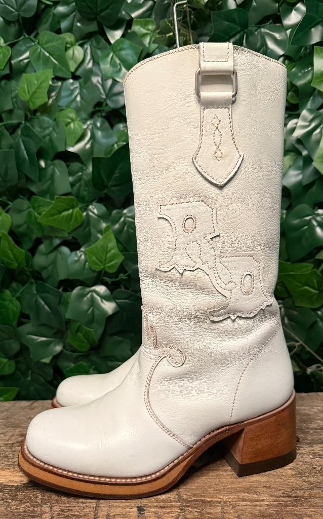 prachtige vintage blokhak laarzen van Sancho maat 38, Kleding | Dames, Schoenen, Hoge laarzen, Wit, Sancho, Ophalen of Verzenden