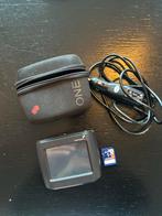 TomTom ONE navigatiesysteem met autolader en hoes, Ophalen of Verzenden, Gebruikt