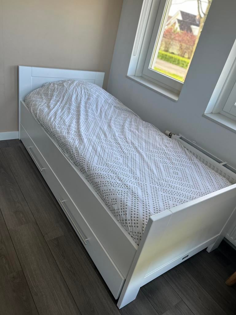 1-persoonsbed, 2de bed uitschuifbaar., Huis en Inrichting, Slaapkamer | Bedden, Ophalen, 90 cm, Eenpersoons, Uitschuifbaar, merk Bopita.