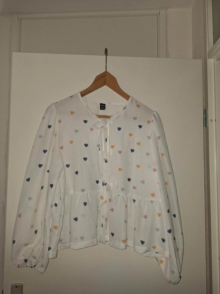 Witte blouse met hartjes maat L, Kleding | Dames, Blouses en Tunieken, Zo goed als nieuw, Maat 42/44 (L), Wit, Ophalen of Verzenden