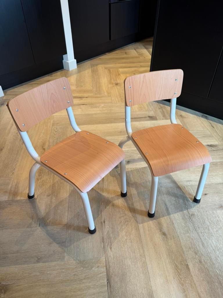 Twee hippe houten kids college stoeltjes, Huis en Inrichting, Stoelen, Ophalen of Verzenden, Zo goed als nieuw, Bruin, Twee