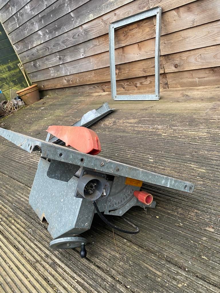 Zaagtafel, Doe-het-zelf en Verbouw, Gereedschap | Zaagmachines, Ophalen, 70 mm of meer, Zo goed als nieuw, Afkortzaag