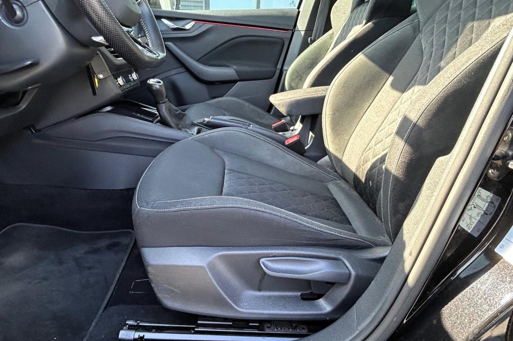 Skoda Scala 1.0 TSI Sport Business PANO LED NAVI 17" VIRTUAL, Auto's, Skoda, Gebruikt, Met garantie (alle), 610 kg, Origineel Nederlands