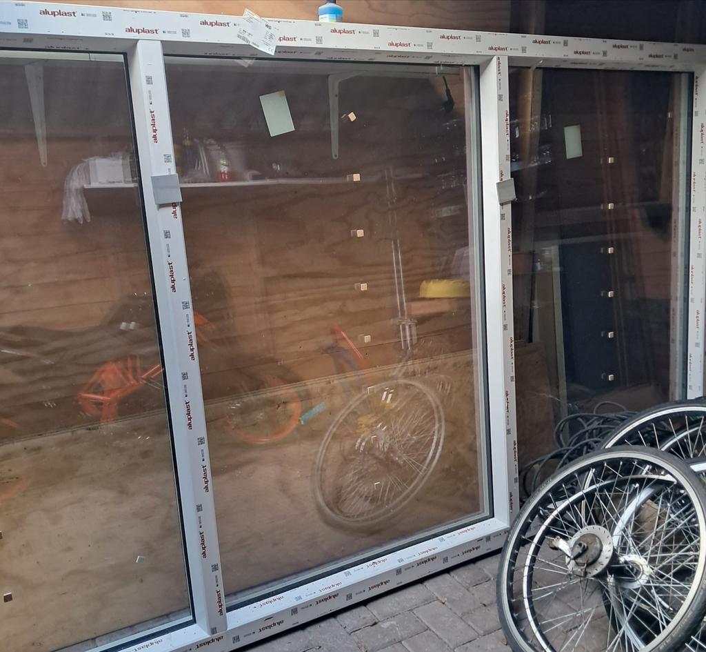 Nieuw en gedemonteerd kunststof kozijn met glas, Ophalen, Kunststof, Nieuw, 150 tot 225 cm
