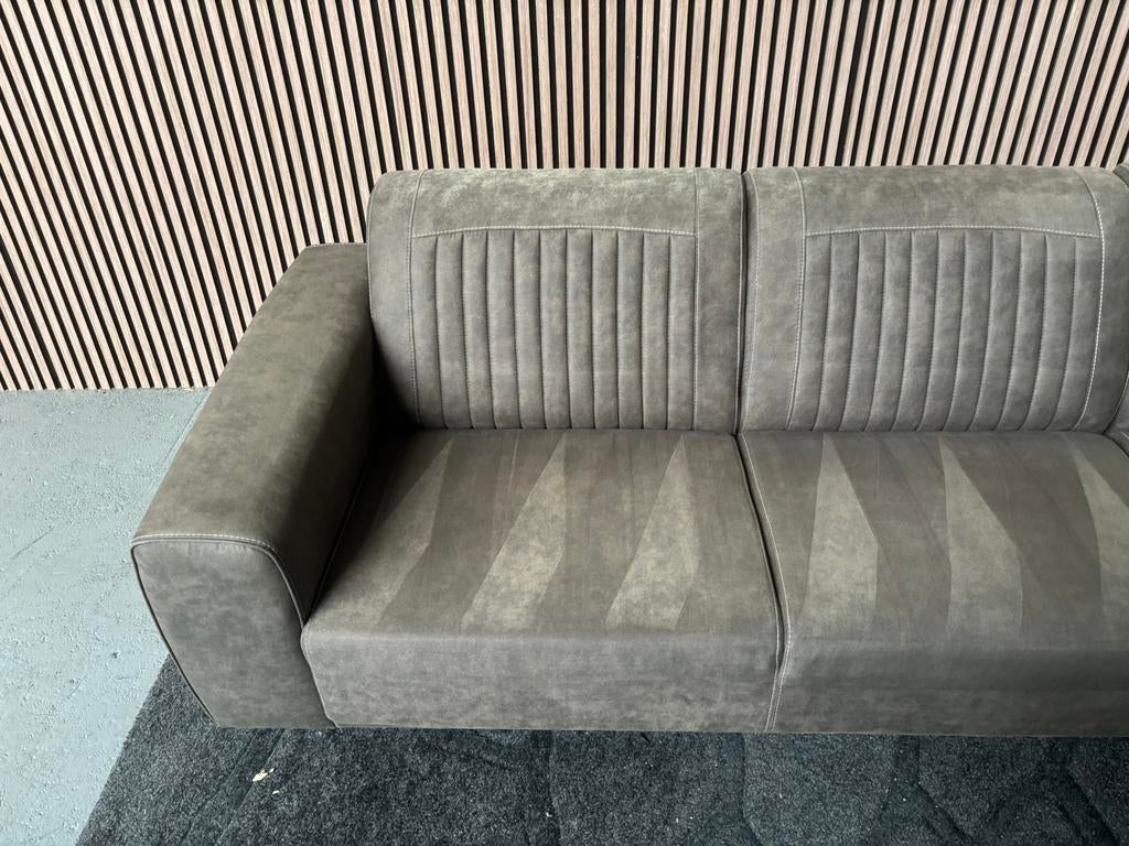 GRATIS LEVERING Hoekbank Donkergroen 265x220 GEREINIGD, Huis en Inrichting, Banken | Bankstellen, 250 tot 300 cm, Hoekbank, Ophalen of Verzenden