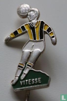 Gezocht: Vitesse-speldje voetballer, Ophalen of Verzenden, Zo goed als nieuw