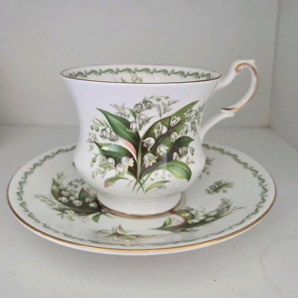 Queen's Rosina China Kop en Schotel Lelietje-van-dalen, Antiek en Kunst, Antiek | Porselein, Ophalen of Verzenden