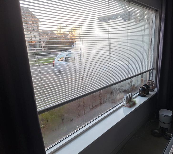 Luxaflex wit woonkamer 259cm breed, Huis en Inrichting, Stoffering | Gordijnen en Lamellen, Gebruikt, 150 tot 200 cm, Wit, Ophalen