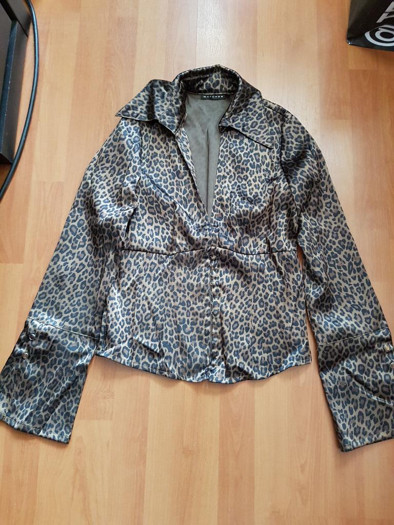 Getailleerde luxe en sexy tijgerprint blouse met haakjes - S, Ophalen of Verzenden, Zo goed als nieuw, Maat 36 (S), Bruin