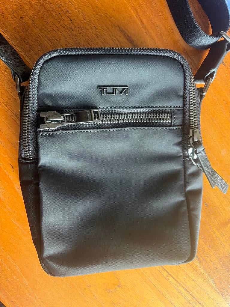 TUMI Persia crossbody schoudertas zwart, Ophalen of Verzenden, Zo goed als nieuw, Zwart, Overige merken