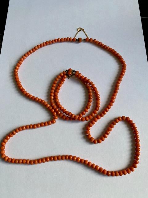 Set armband en ketting bloedkoraal met gouden sluitingen, Sieraden, Tassen en Uiterlijk, Kettingen, Gebruikt, Goud, Rood, Verzenden