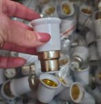 Restpartij verloopfitting B22 naar E27 fitting converter, Ophalen of Verzenden, Nieuw, Bajonetsluiting