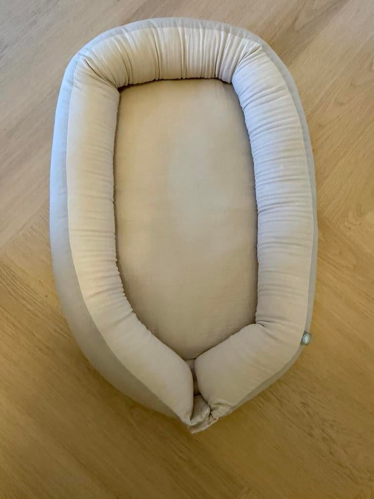 Theraline voedingskussen babynestje, Kinderen en Baby's, Babyvoeding en Toebehoren, Ophalen of Verzenden, Zo goed als nieuw, Voedingskussen