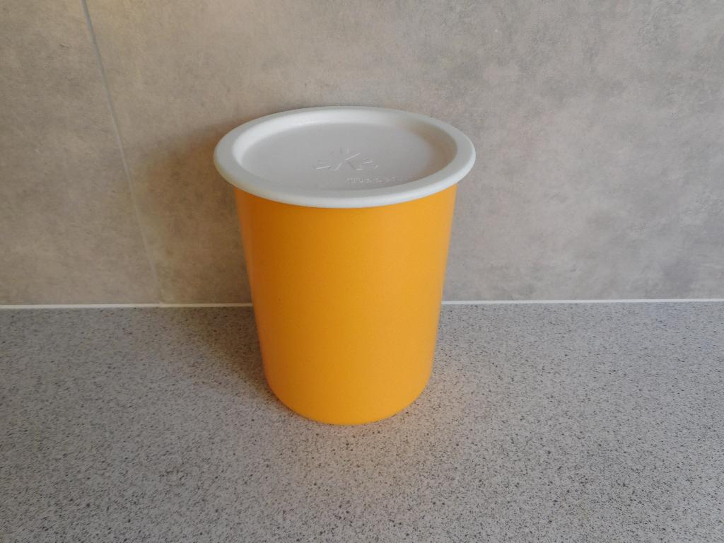 Tupperware Voorraadbus 1,25 Ltr. Oranje, Ophalen of Verzenden, Zo goed als nieuw, Oranje, Overige typen