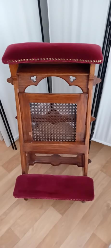 Antieke Bidstoel met Roodfluwelen Kussen en Rieten Zitting, Antiek en Kunst, Antiek | Meubels | Stoelen en Banken, Ophalen