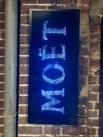 Moët et Chandon lichtreclame 70 x 30 cm, Lichtbak of (neon) lamp, Ophalen of Verzenden, Zo goed als nieuw, Nvt