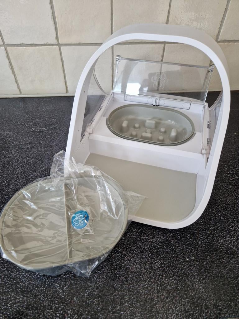 Surefeed kattenvoerbak, Ophalen