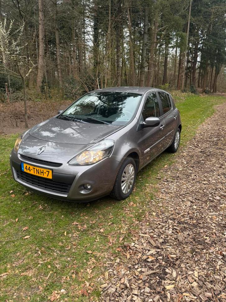 Renault Clio 1.2 84dkm‼️‼️, Auto's, Renault, Particulier, Clio, Benzine, C, Hatchback, Handgeschakeld, Origineel Nederlands, Bruin