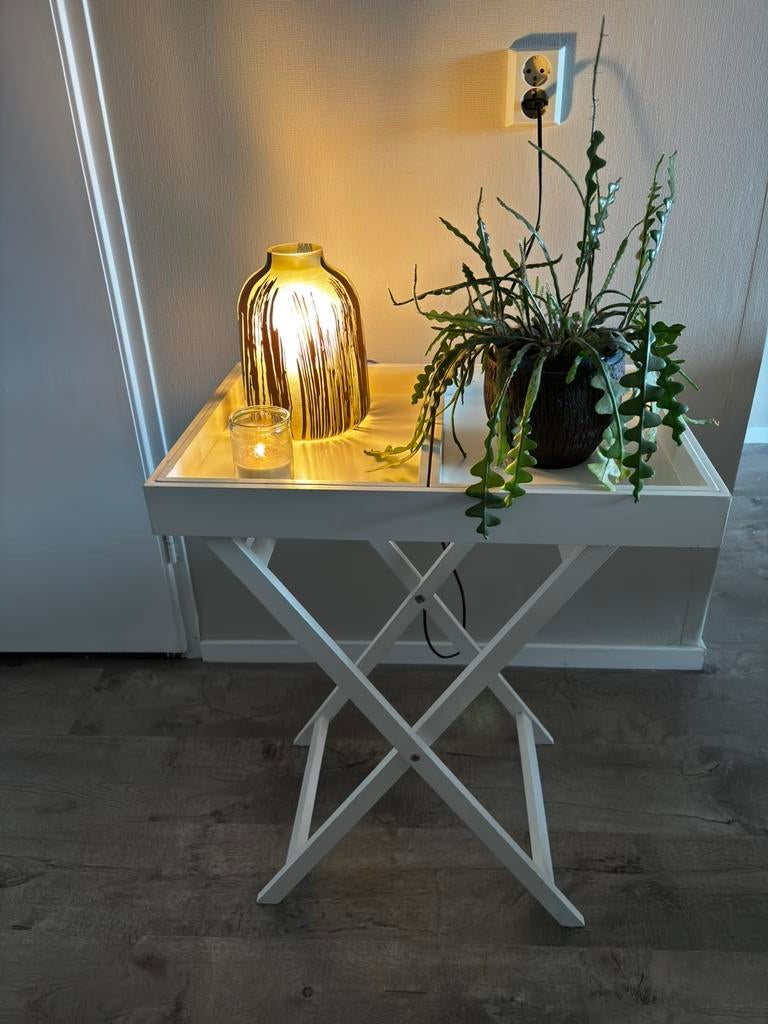 Wit houten bijzettafel met dienblad, Butler tray,, Huis en Inrichting, Ophalen, Gebruikt, 50 tot 100 cm, Overige houtsoorten