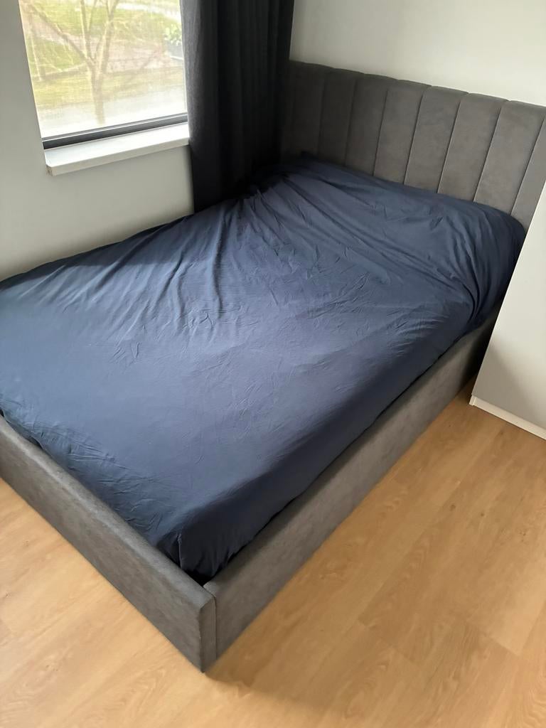 Bed Agerfeld Jysk (nieuw gekocht eind november 2025), Ophalen, 140 cm, Zo goed als nieuw, Twijfelaar