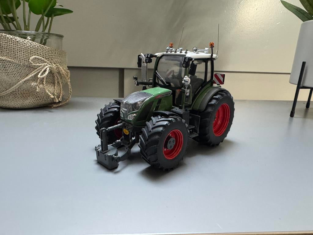 Fendt Vario 516, verbouwd, Hobby en Vrije tijd, Modelauto's | 1:32, Ophalen of Verzenden, Zo goed als nieuw, Tractor of Landbouw