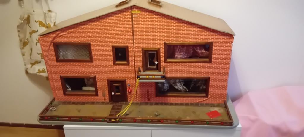 Vintage Poppenhuis met Meubels en Verlichting, Kinderen en Baby's, Speelgoed | Poppenhuizen, Ophalen, Gebruikt, Poppenhuis