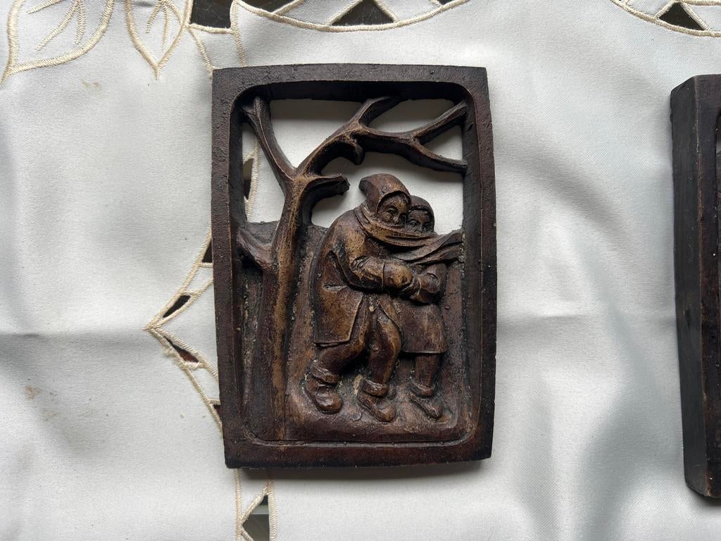 Twee houten wandpanelen met figuren, Groep mensen, Minder dan 20 cm, Ophalen of Verzenden, Handgemaakt