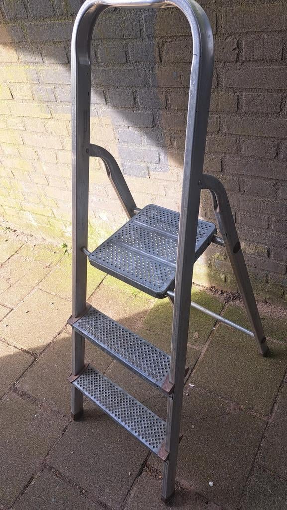Aluminium trapje met 2 treden en plateau, Doe-het-zelf en Verbouw, Ladders en Trappen, Ophalen of Verzenden