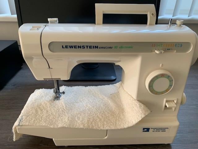 Lewenstein amazone 10 electronic, Hobby en Vrije tijd, Naaimachines en Toebehoren, Ophalen, Gebruikt, Naaimachine, Lewenstein