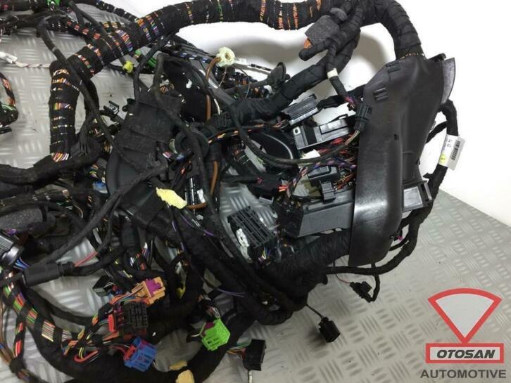 vw passat b8 2017 kabelboom compleet interieur vol led navi, Gebruikt, Volkswagen, Volkswagen AG, Berliner Ring 2
38440  Wolfsburg, DE