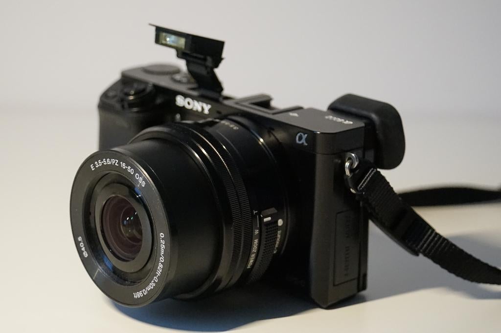 Sony Alpha A6000 + 16-50MM lens - 24MP - VIEWFINDER - SUPER!, Spiegelreflex, Ophalen of Verzenden, Zo goed als nieuw, Sony