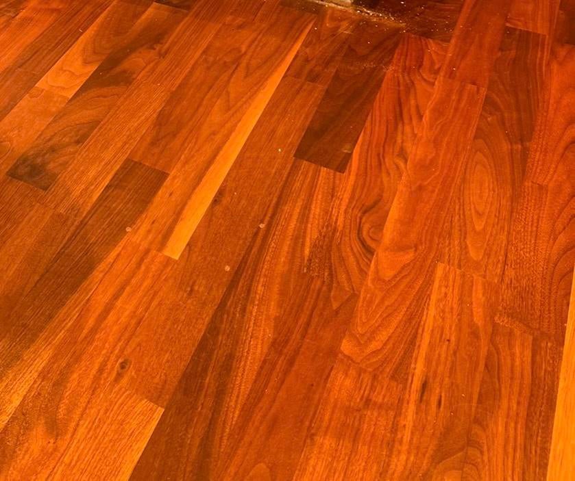 Gevraagd: Amerikaans walnoot 2 stroken parket, Huis en Inrichting, Stoffering | Vloerbedekking, Minder dan 10 m², Ophalen, Parket