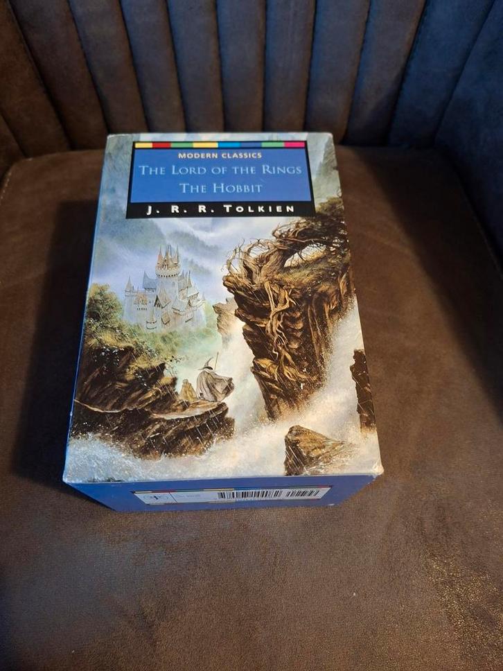 The Lord of the Rings & The Hobbit Box Set J.R.R. Tolkien, Boeken, Fantasy, Zo goed als nieuw, Ophalen of Verzenden