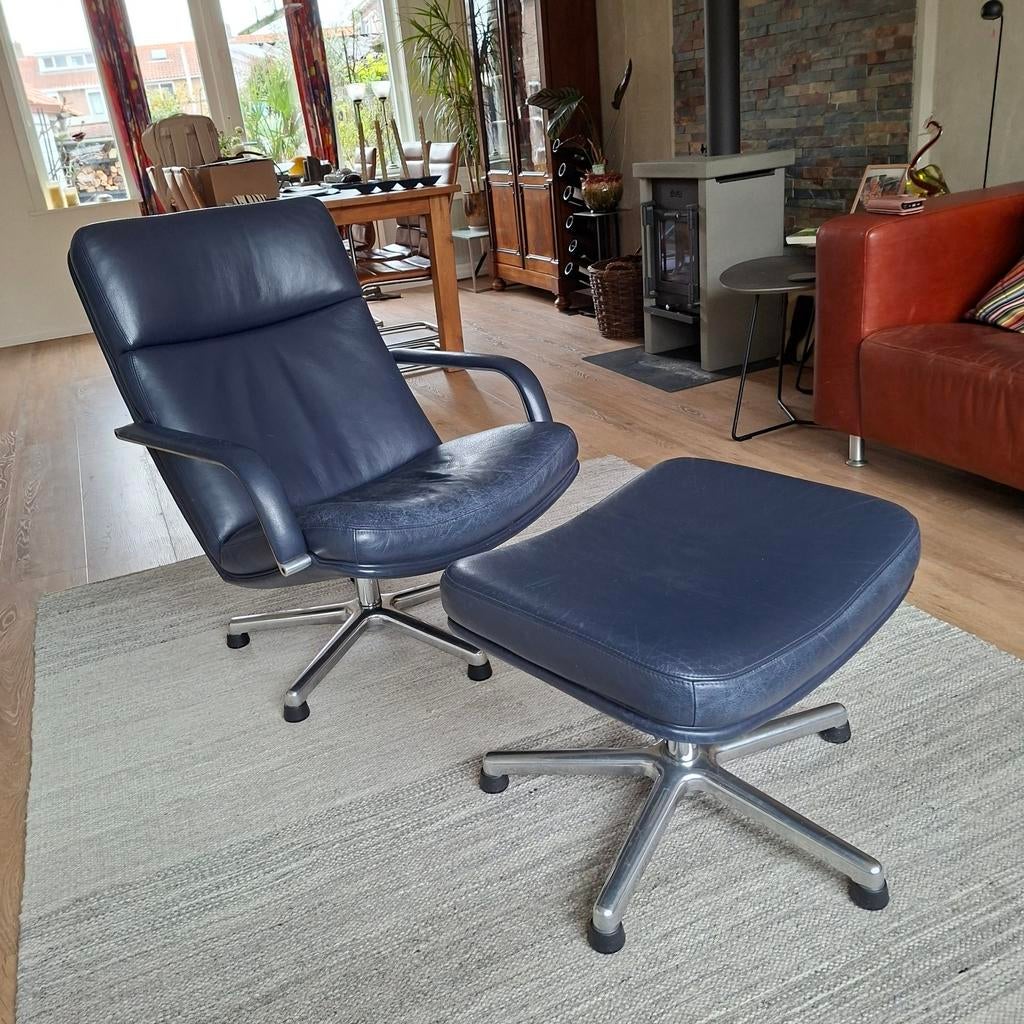 Artifort 141 fauteuil met hocker, 75 tot 100 cm, Ophalen of Verzenden, Zo goed als nieuw, Leer