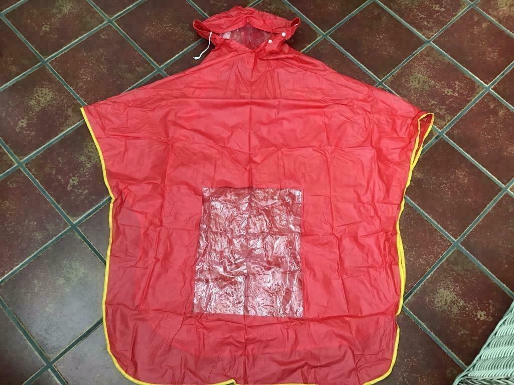 Rode regen poncho one size fits all nieuw, Fietsen en Brommers, Nieuw, Ophalen of Verzenden, Rode regen poncho one size fits all nieuw