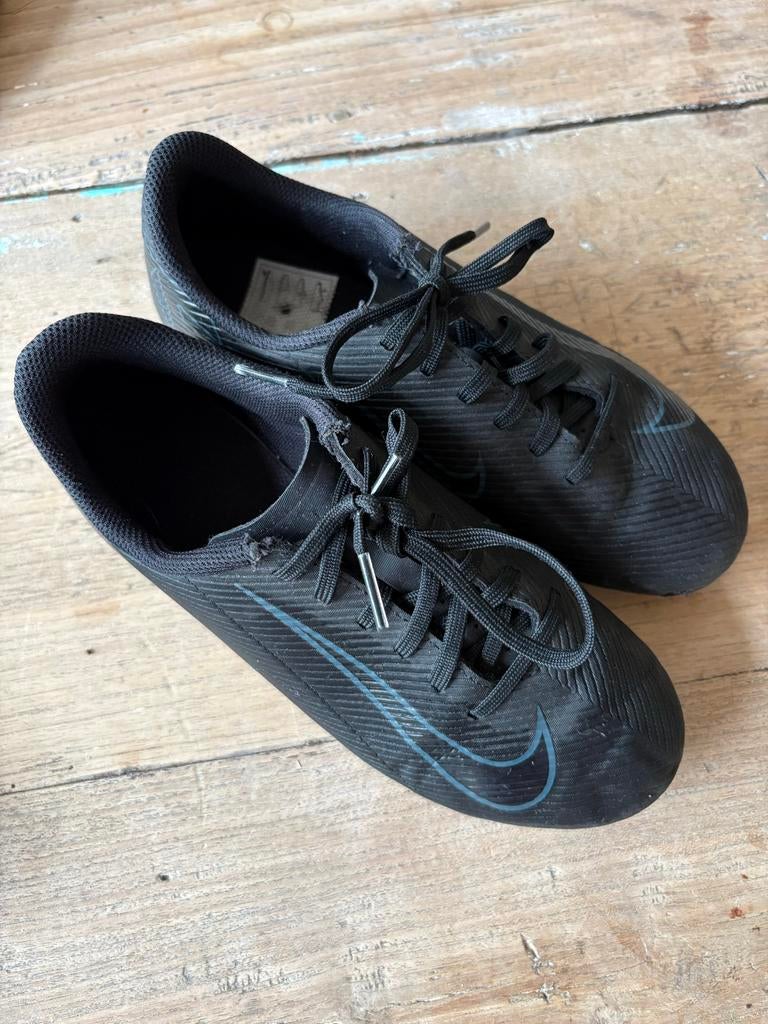 Nike voetbalschoenen maat 36,5, Sport en Fitness, Voetbal, Ophalen of Verzenden, Zo goed als nieuw, Schoenen